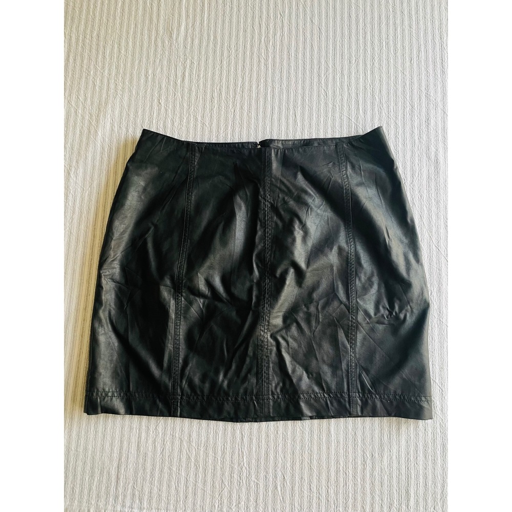 Free People Black Faux Leather Mini Skirt Women's Size 10 Zip Back Edgy Biker